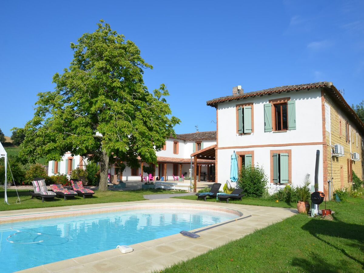 Apartment Wohnung im Tarn mit Pool und Whirlpool