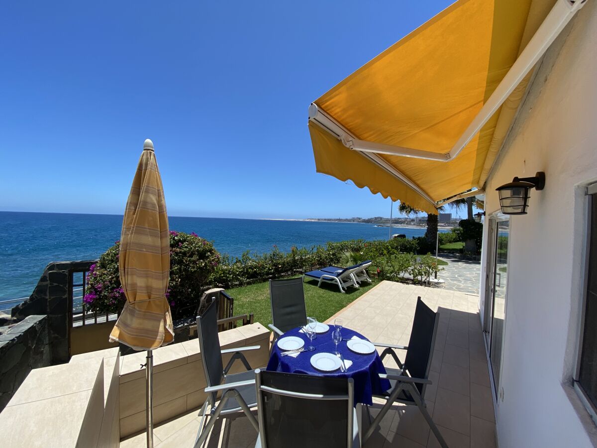 Apartment by the sea with terrace