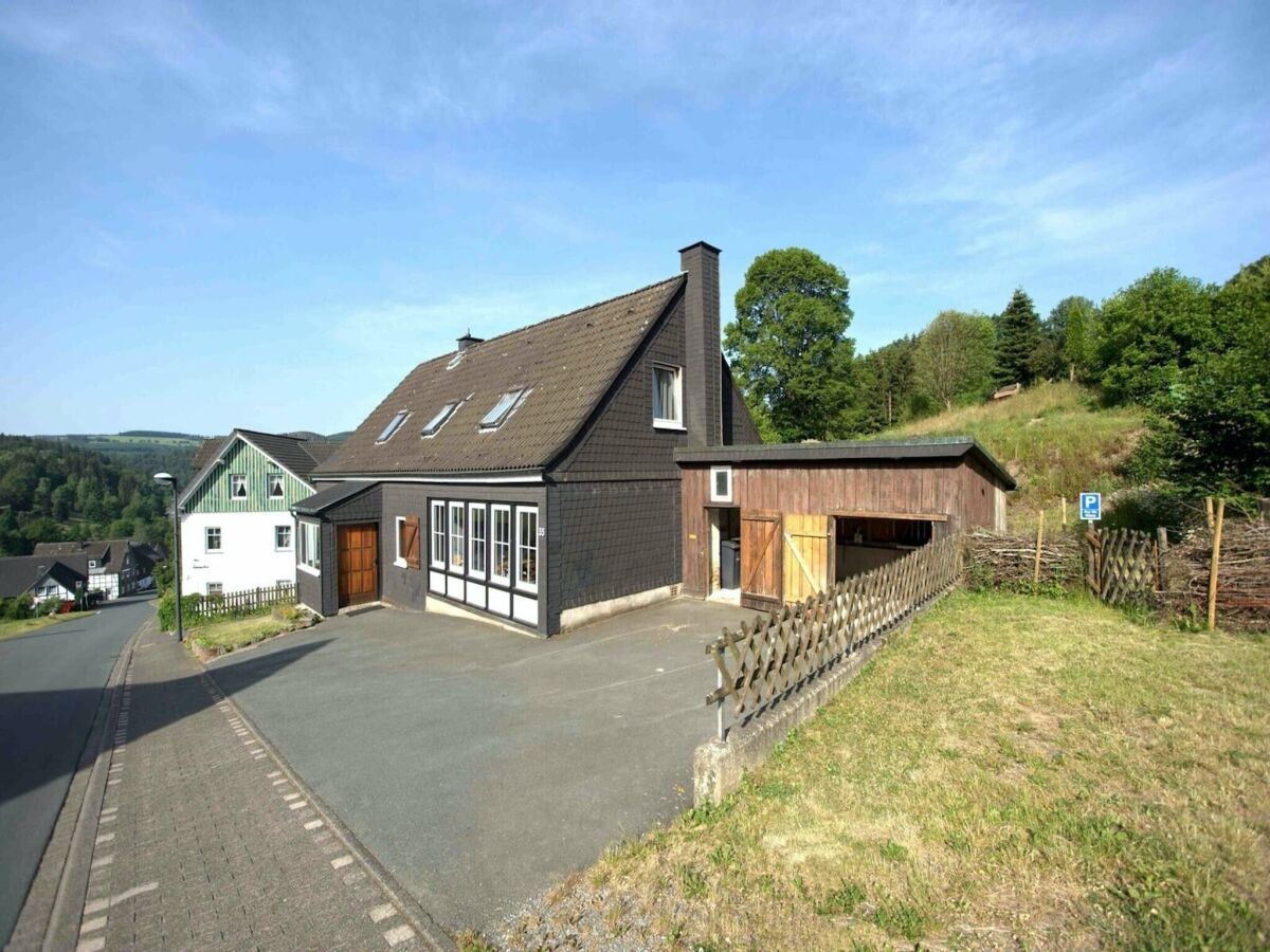 Holiday house Geräumiges Ferienhaus im Sauerland mit Garten