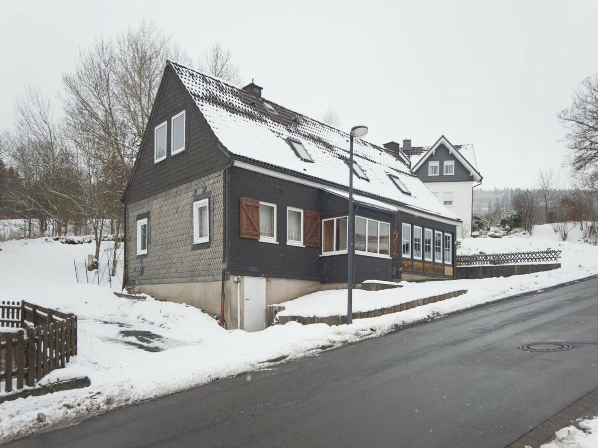 Holiday house Geräumiges Ferienhaus im Sauerland mit Garten - Outdoor photo 2