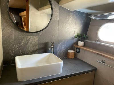 House boat Attractive yacht with roof terrace - Features photo 21