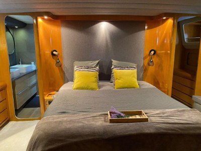 House boat Attractive yacht with roof terrace - Features photo 25