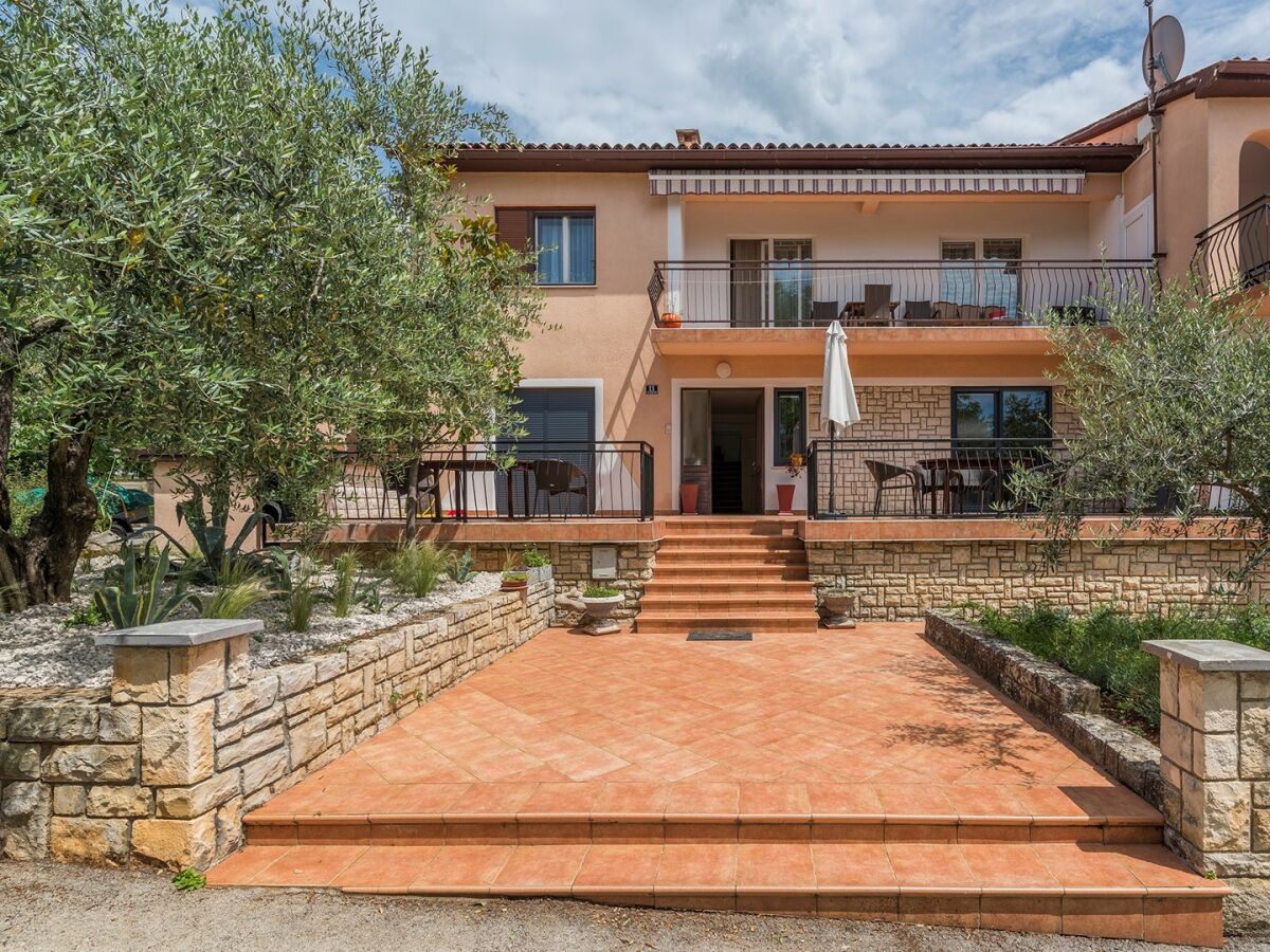 Apartment Apartments Zrnic in Center of Porec - Apartment Zrnic III with Balcony - Outdoor photo 2