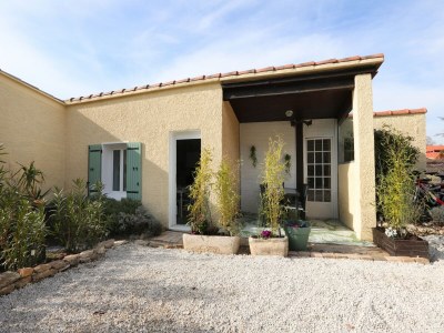 Holiday house Ferienhaus in Gargas mit Pool und Natur - Outdoor photo 6