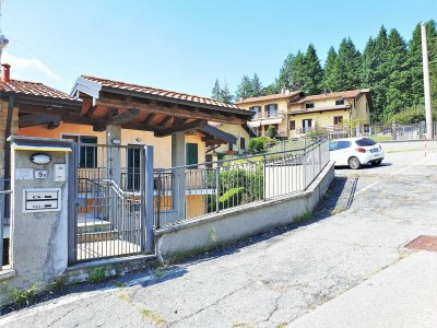 Apartment Apartment in Bosco with Scenic Terrace in Montegrino Valtravaglia - Apartment
