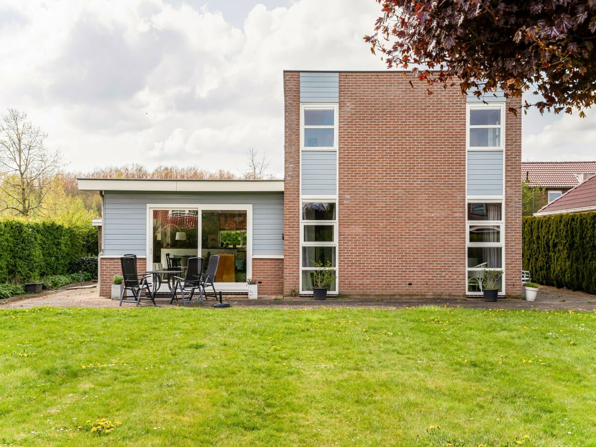 Holiday house Schönes Ferienhaus in Zeewolde mit Pool