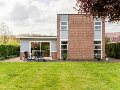 Holiday house Schönes Ferienhaus in Zeewolde mit Pool - Holiday house