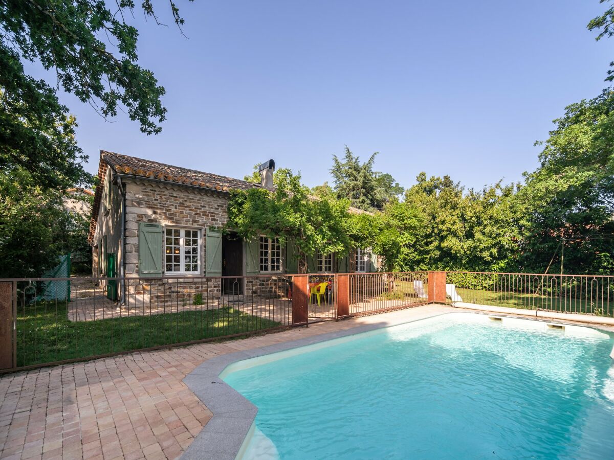 Villa Steinhaus in St Denis mit Pool & Aussicht