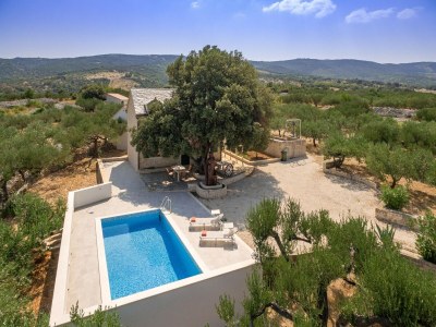 Holiday house Charmante Villa mit Schwimmbad in Brač - Holiday house