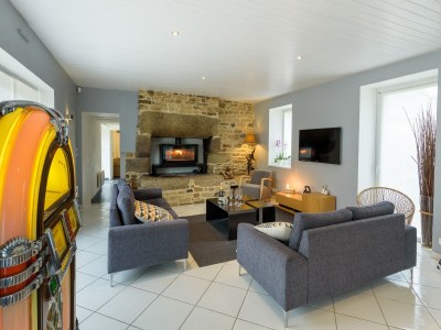 Holiday house Spacious holiday home with heated indoor pool - Features photo 18