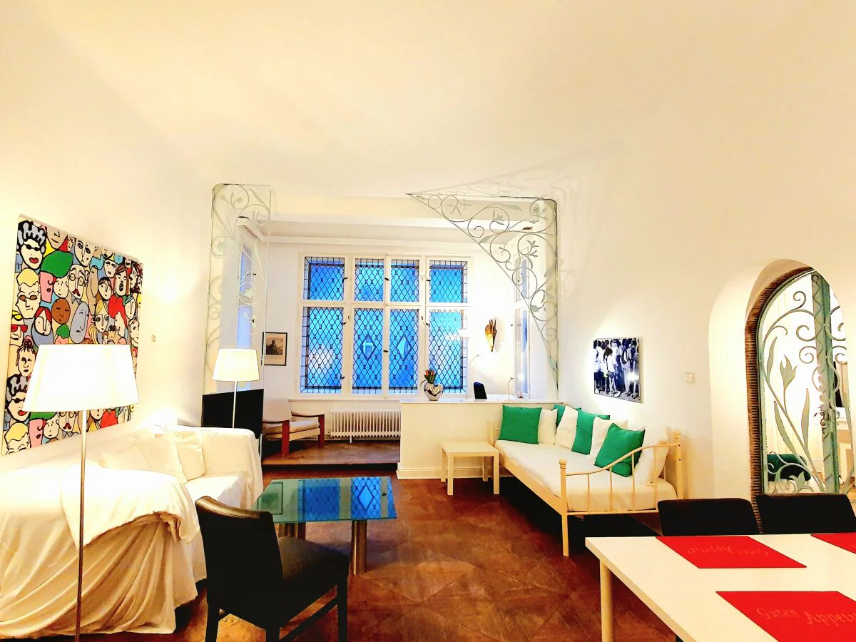 Holiday apartment Apartment Large 3 room apartment 2 separate bedrooms top city location 105 square meters in Berlin