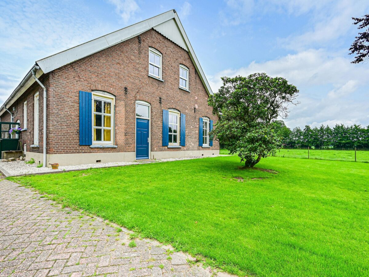 Farmhouse Cozy Countryside Getaway - Outdoor photo 5