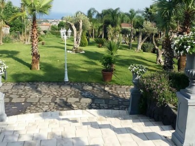 Holiday house Beautiful holiday home in Giarre with shared pool - Outdoor photo 2