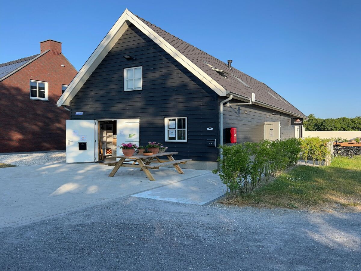 Holiday house Romantisches Studio in Stellendam mit Terrasse