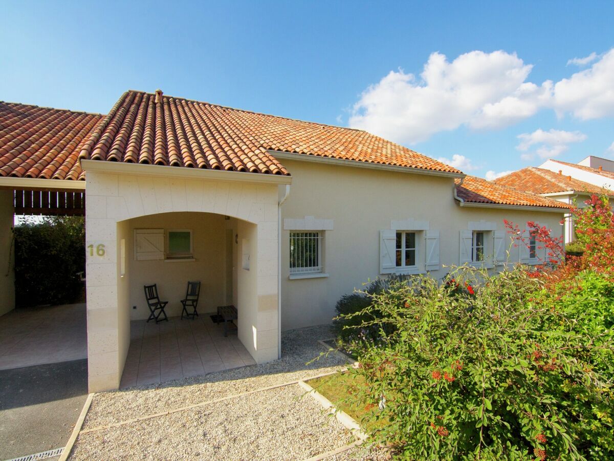 Villa Charming villa in Rouzède with private garden - Outdoor photo 4
