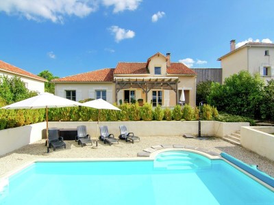 Villa Charming villa in Rouzède with private garden - Outdoor photo 9