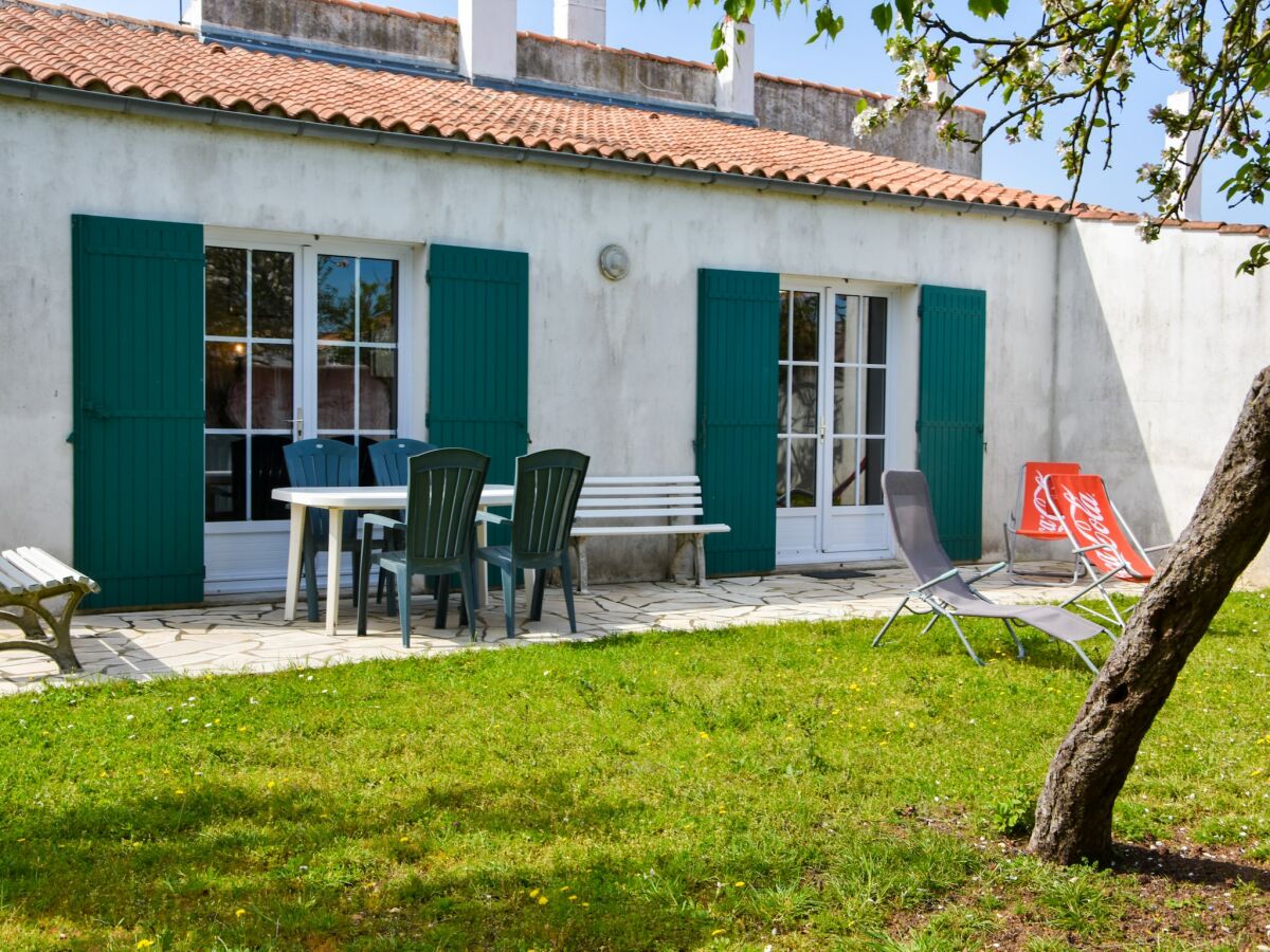 Holiday house Geräumiges Ferienhaus am Meer in Loix - Outdoor photo 4
