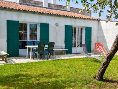 Holiday house Geräumiges Ferienhaus am Meer in Loix - Outdoor photo 4