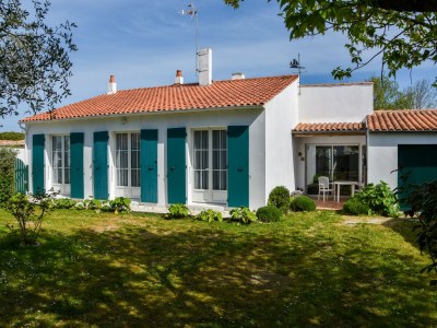 Holiday house Geräumiges Ferienhaus am Meer in Loix - Outdoor photo 6