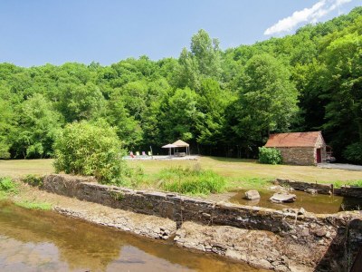 Holiday house Holiday home near river with pool - Outdoor photo 3