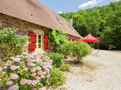 Holiday house Holiday home near river with pool - Outdoor photo 4