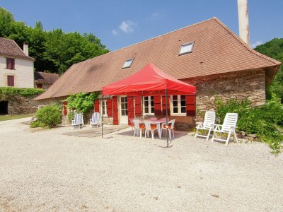 Holiday house Holiday home near river with pool - Outdoor photo 8