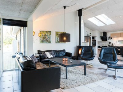 Holiday house Luxurious Retreat in Henne Strand-By Traum - Outdoor photo 12