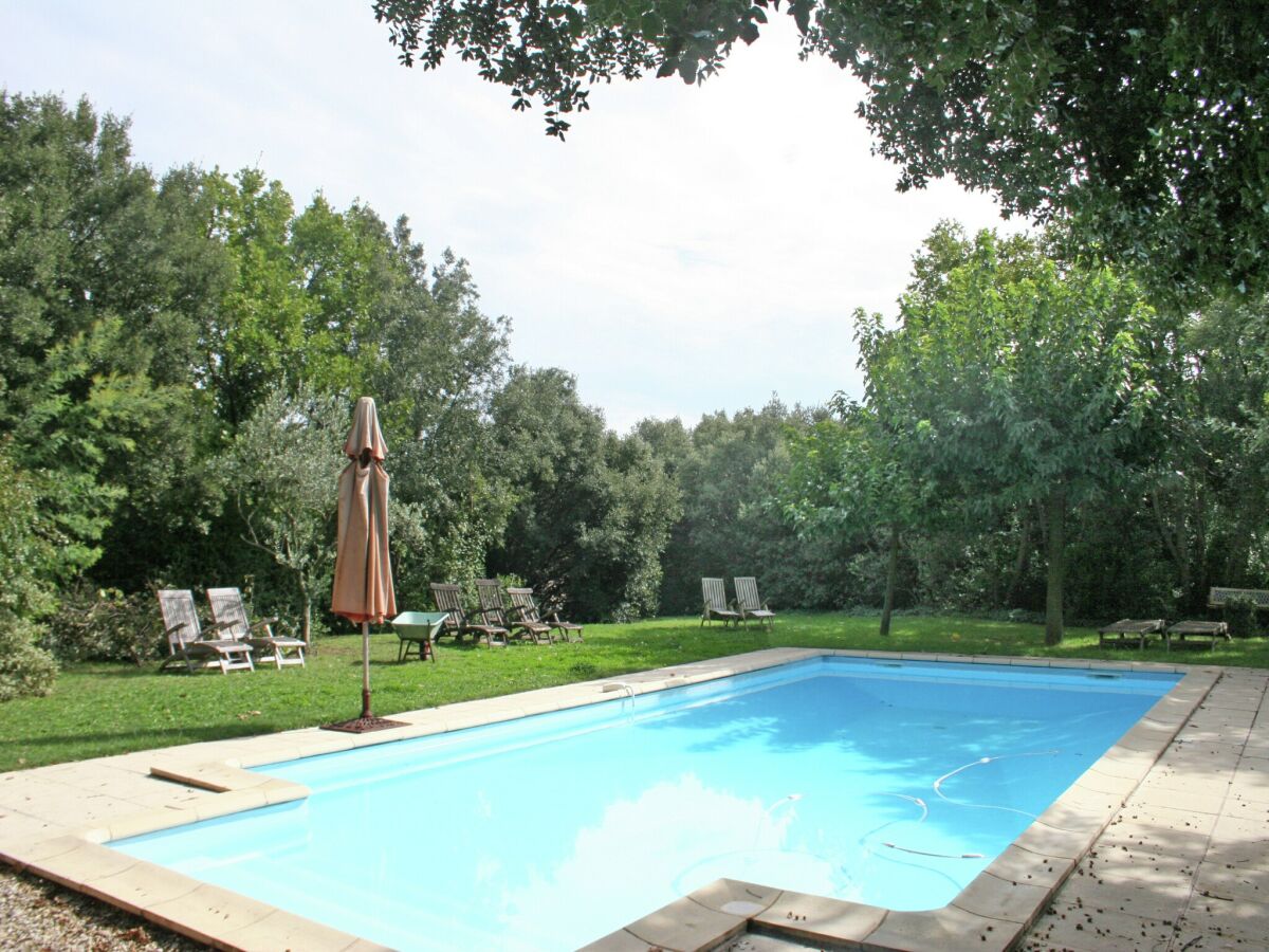 Cottage Spacious Mansion in Grignan with Swimming Pool