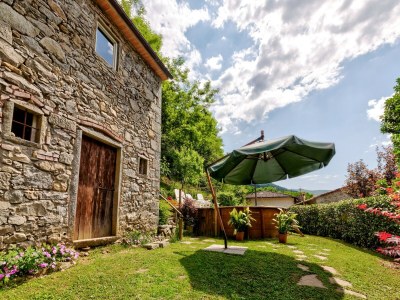 Holiday house Gelassenes Ferienhaus mit privatem Pool - Outdoor photo 2