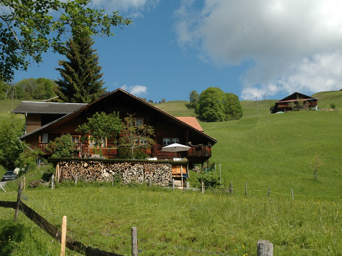 Farmhouse Ruhiger Bauernhof mit Parkplatz in Habkern - Outdoor photo 2