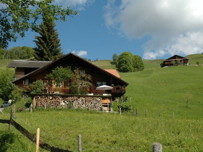 Farmhouse Ruhiger Bauernhof mit Parkplatz in Habkern - Outdoor photo 2