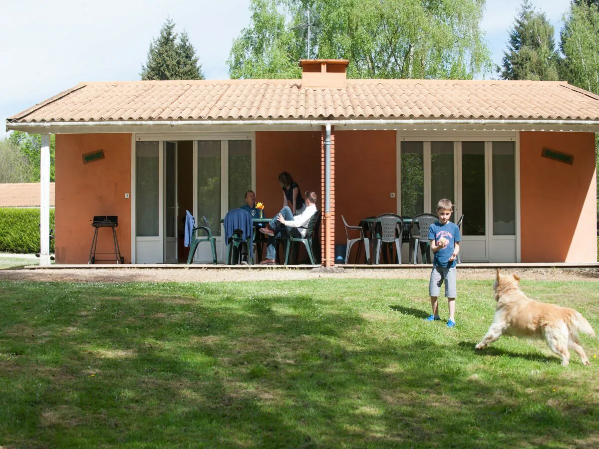 Holiday house Lovely cottage in Sauzé-Vaussais with terrace - Outdoor photo 2