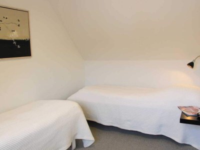 Holiday park 4 person holiday home in Svaneke - Outdoor photo 7