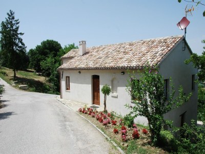 Farmhouse Belvilla by OYO Lisa Fonte Parolla in Sant'Ippolito - Farmhouse