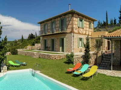 Villa Charming, warm vacation home, private pool, privacy and seaview, west Lefkas in Tsoukalades - Villa