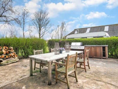 Holiday house Gemütliches Ferienhaus in Sint Maartensvlotbrug mit gemeinsamer Terrasse - Outdoor photo 9