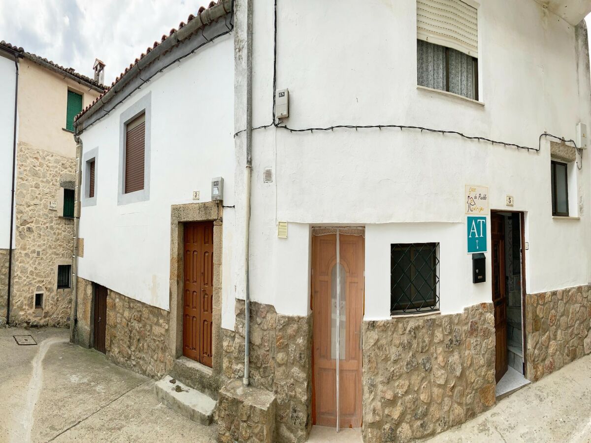 Holiday house Holiday Home in Villamiel with Mountain Views