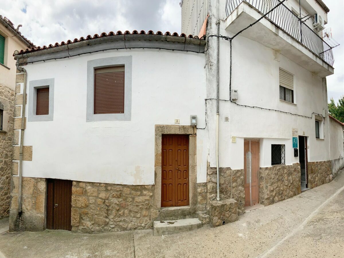 Holiday house Holiday Home in Villamiel with Mountain Views - Outdoor photo 4