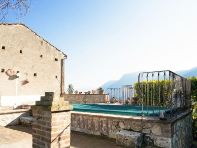 Holiday house Sun-kissed holiday home with swimming pool - Outdoor photo 3