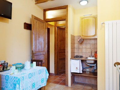 Holiday house Sun-kissed holiday home with swimming pool - Features photo 12