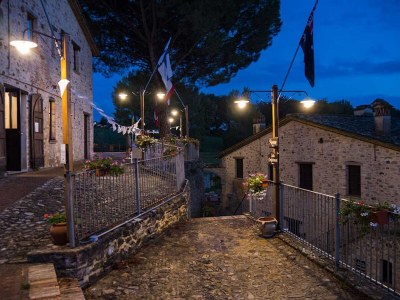 Apartment Charmantes Apartment in Montone mit Garten - Outdoor photo 9
