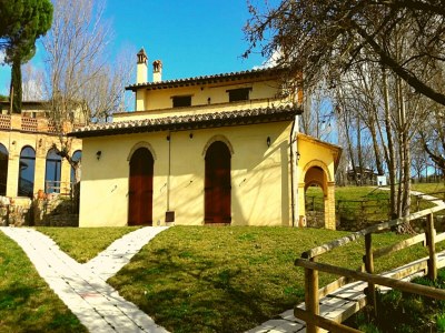 Holiday house Luxuriöses Ferienhaus in Montone mit 2 Swimmingpools - Outdoor photo 6