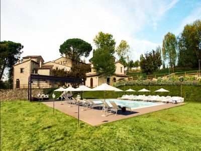 Holiday house Luxuriöses Ferienhaus in Montone mit 2 Swimmingpools - Outdoor photo 7