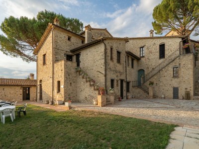 Holiday house Luxuriöses Ferienhaus in Montone mit 2 Swimmingpools - Outdoor photo 8
