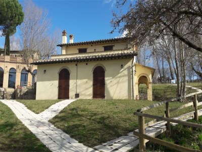 Holiday house Luxuriöses Ferienhaus in Montone mit 2 Swimmingpools - Outdoor photo 9