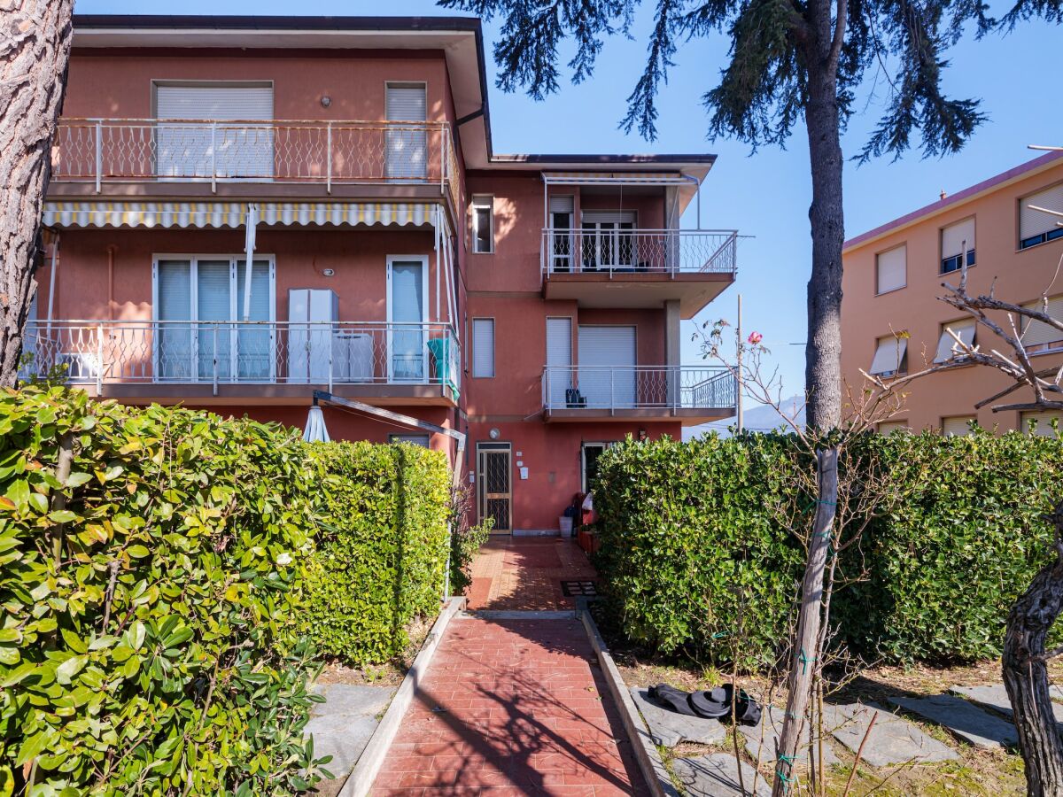 Holiday house Belvilla by OYO APT 7 VILLA DEI PINI - Outdoor photo 3