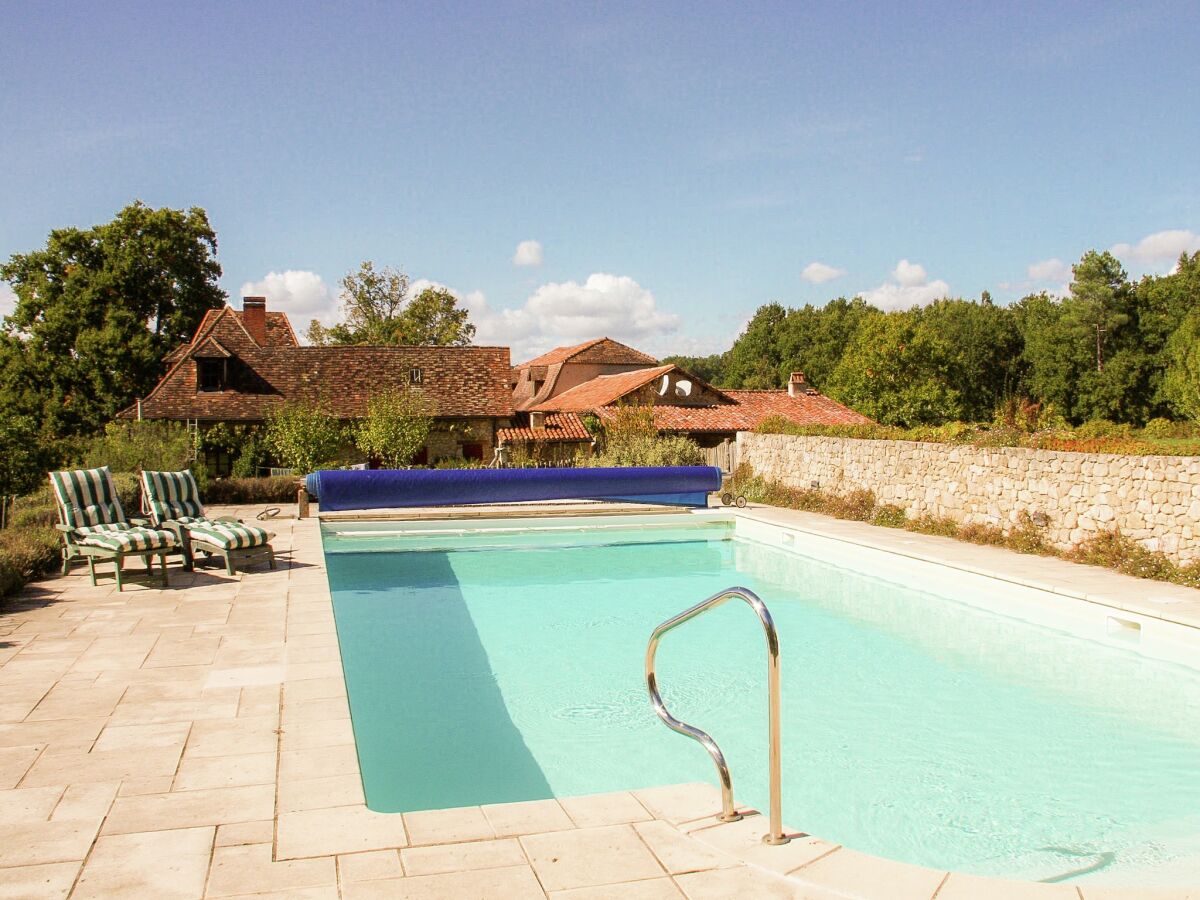 Holiday house Marvelous Holiday Home in Issac with Swimming Pool
