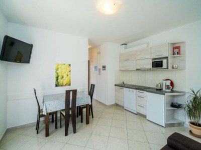 Apartment Villa Samba -  Luxury One-Bedroom Apartment with Balcony and Sea View - Features photo 9