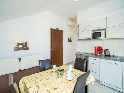 Apartment Villa Samba - Standard One-Bedroom Apartment with Balcony and Sea View - Features photo 11