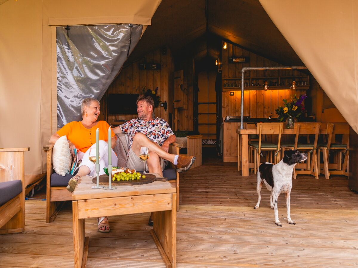Holiday park Safari lodge for 6 people with veranda near the IJsselmeer - Outdoor photo 2
